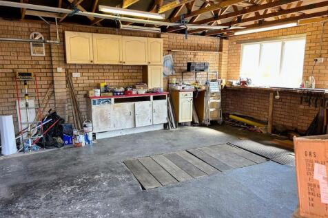 DOUBLE GARAGE