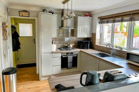 KITCHEN DINING AREA