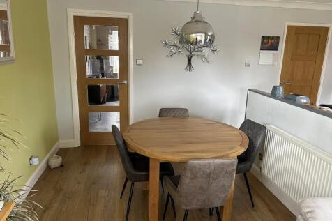 KITCHEN DINING AREA
