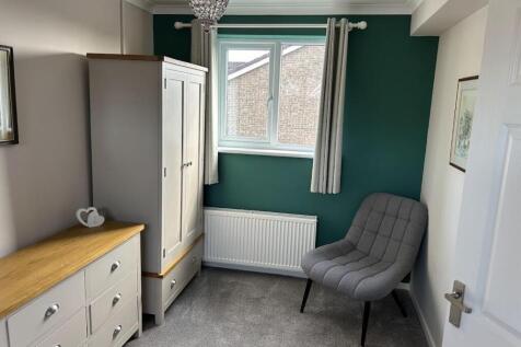 BEDROOM 2