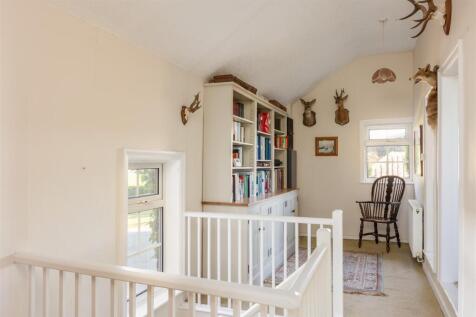 GALLERIED LANDING