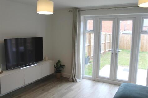 LIVING ROOM (2)
