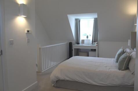 MASTER BEDROOM (2)