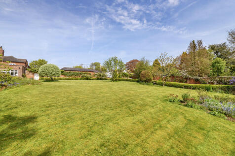 Lawned Gardens