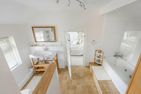 En-Suite Bedroom ...