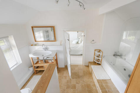 En-Suite Bedroom ...