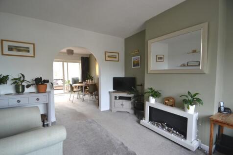 Lounge through to...