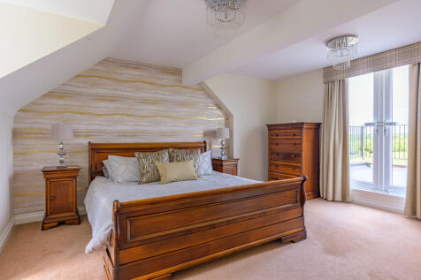 Principal Bedroom...