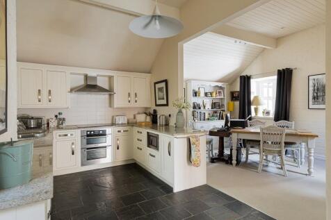 Kitchen/Living Ar...