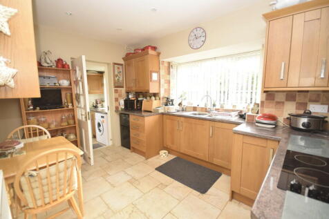 Kitchen/Breakfast...