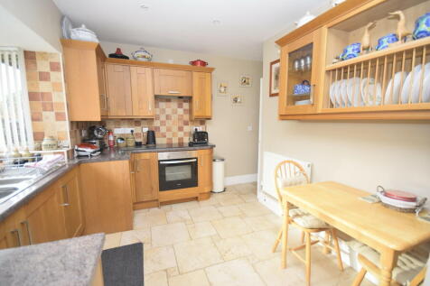 Kitchen/Breakfast...