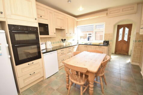 Kitchen/Breakfast...