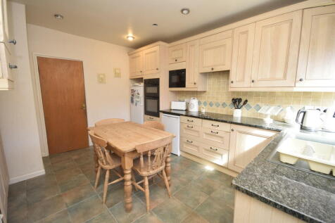 Kitchen/Breakfast...