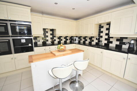 Kitchen/Breakfast...