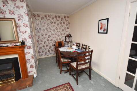 Lounge/Dining