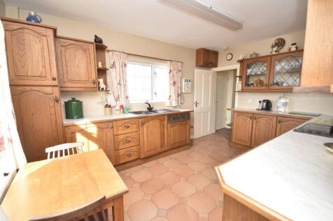 Kitchen/Breakfast...