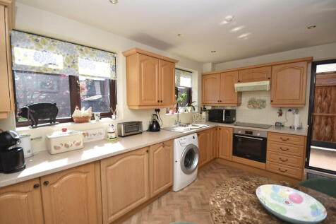 Kitchen/Breakfast...