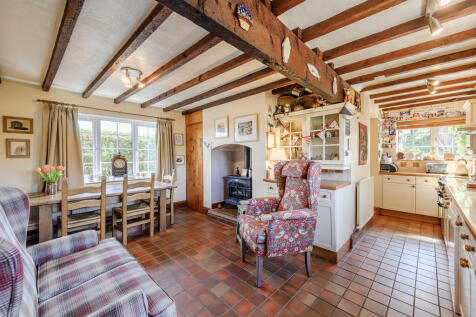 Kitchen/Breakfast...