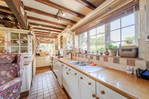Kitchen/Breakfast...