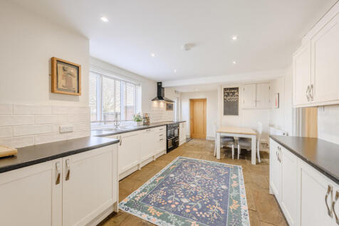 Kitchen/Breakfast...