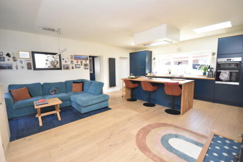 Kitchen/Family Ro...