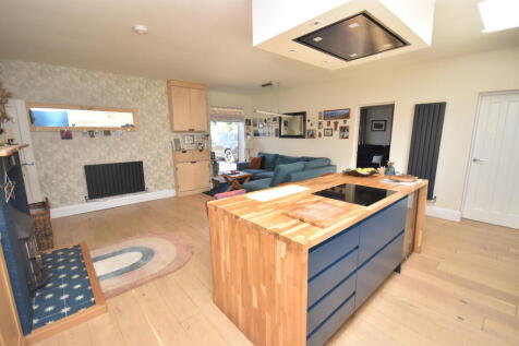Kitchen/Family Ro...