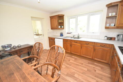 Kitchen/Breakfast...