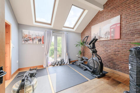 Bedroom /Gym