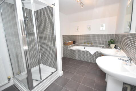 Master Bedroom En...