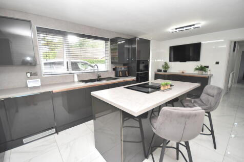 Kitchen/Breakfast...