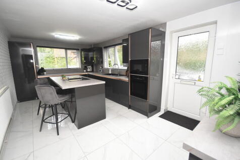 Kitchen/Breakfast...