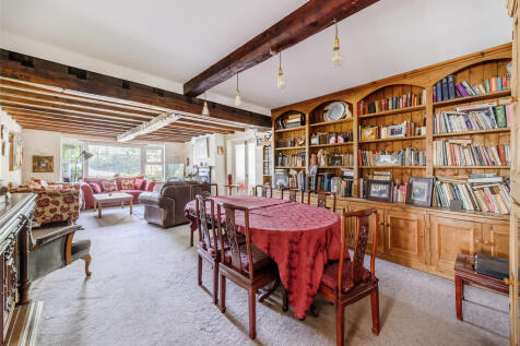 Lounge/Dining