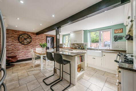 Kitchen/Breakfast...