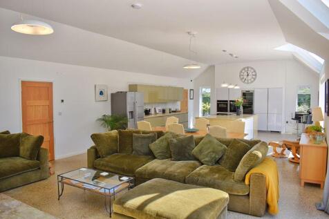 kitchen/reception