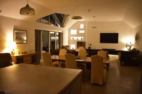kitchen/reception
