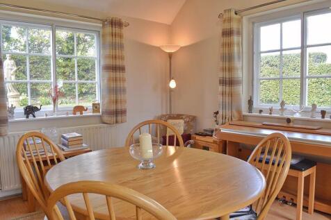 dining room/bed