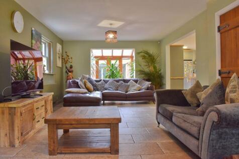 lounge/diner/family room