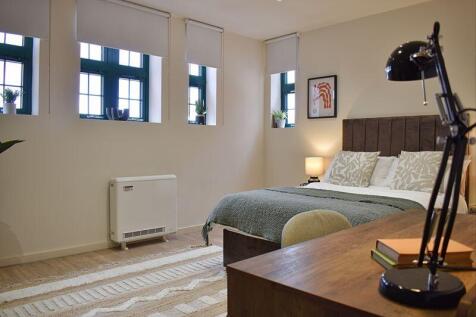 Bed/Living Area