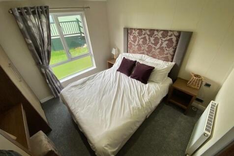 Bed 1 (002).jpg