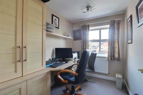 BEDROOM 5 / STUDY