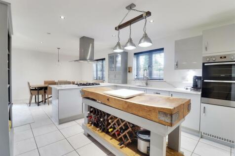 BREKFAST/DINING KITCHEN