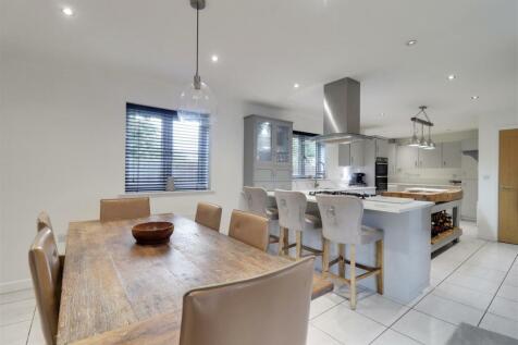 BREKFAST/DINING KITCHEN