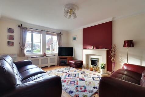 LIVING / DINING ROOM