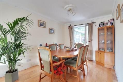 LIVING / DINING ROOM