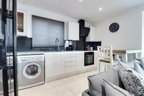 LIVING / DINING KITCHEN