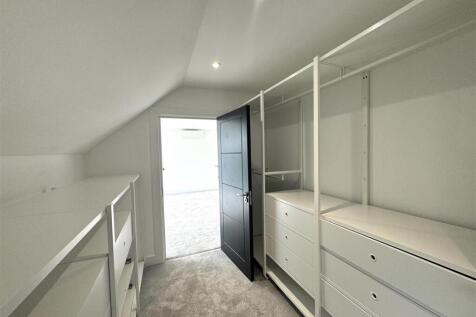 En-suite Dressing Room.jpeg