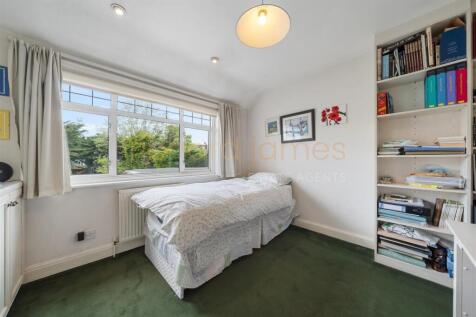 2 Oakleigh Gardens HA8 8EA-3.jpg