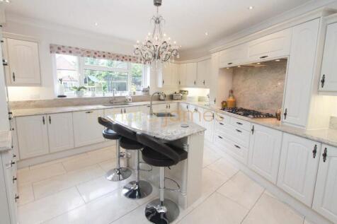 22 Oakleigh Gardens 2015 Kitchen.jpg