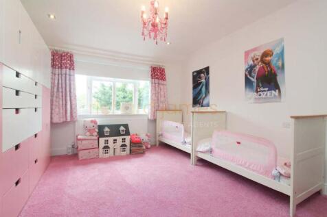 22 Oakleigh Gardens 2015 Bedroom 3.jpg