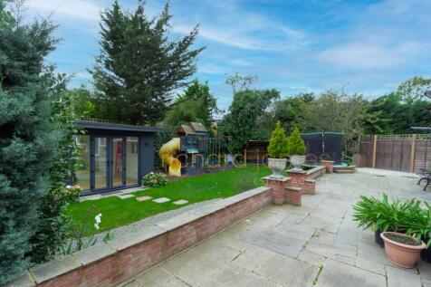 22 Oakleigh Gardens 2021 Garden 2.jpg